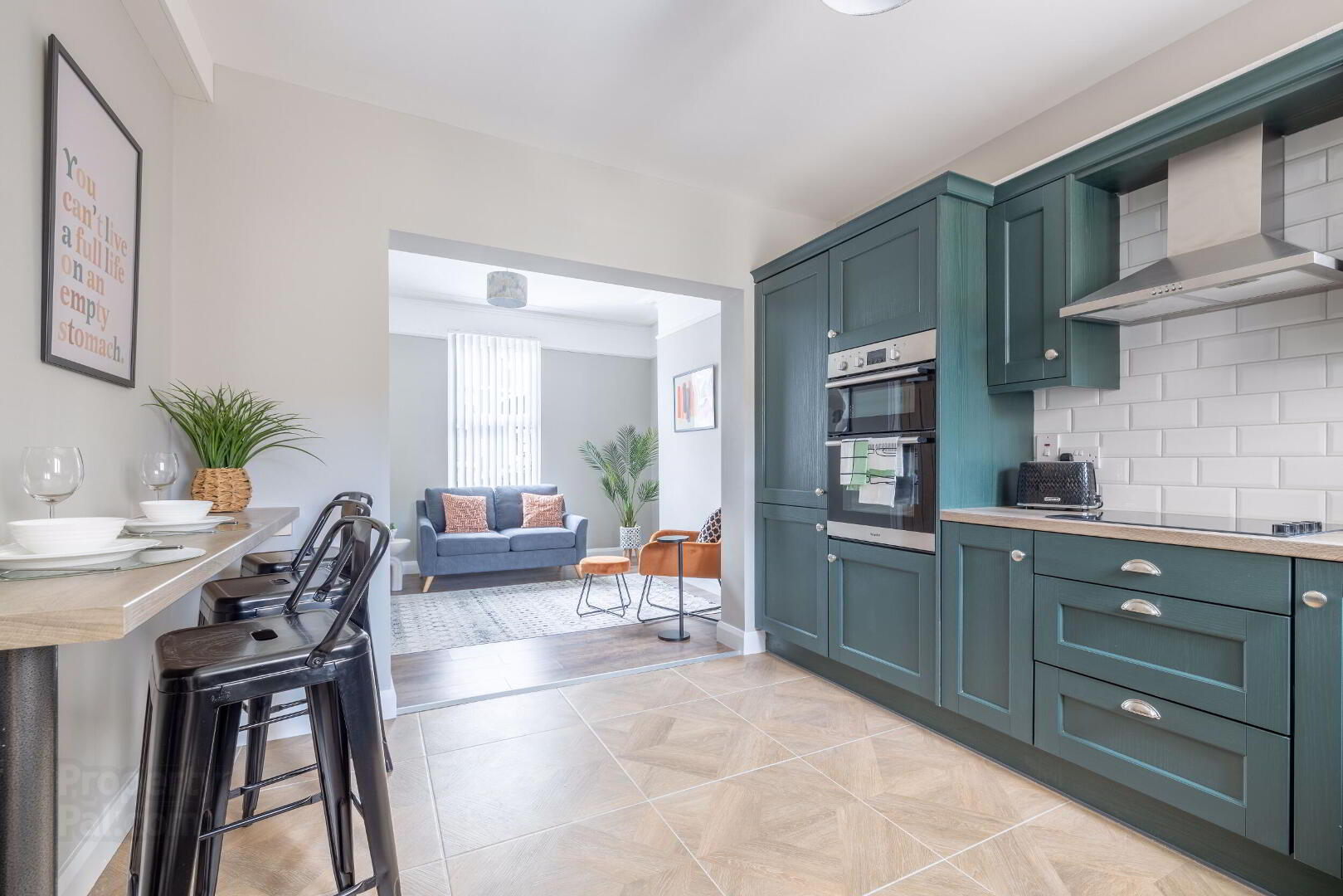 Room 4, 24 Windsor Avenue 14 of 41