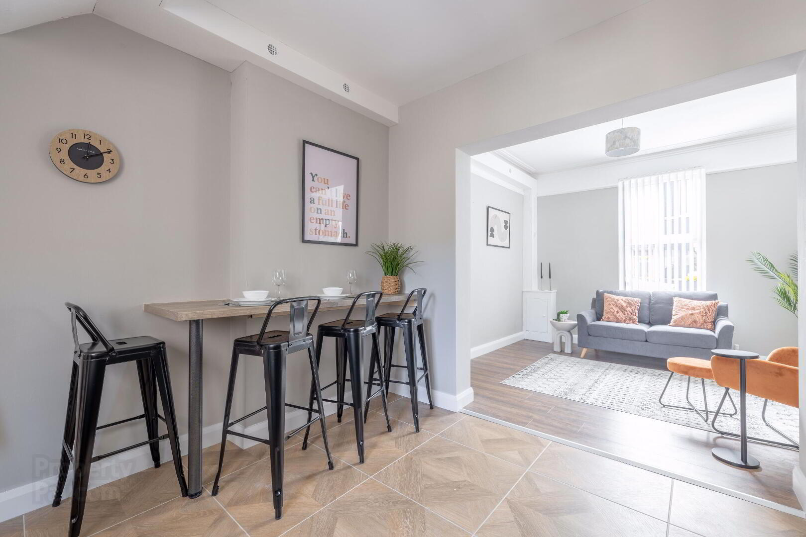 Room 4, 24 Windsor Avenue 13 of 41