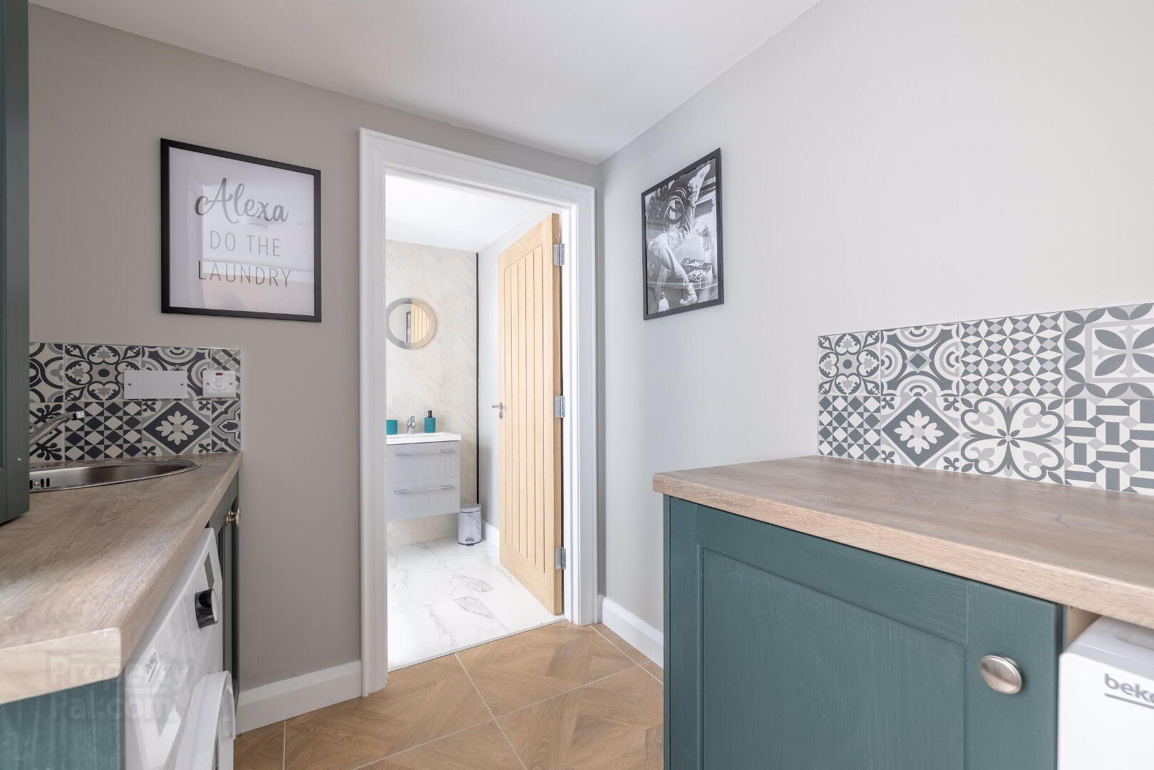 Room 4, 24 Windsor Avenue 16 of 41