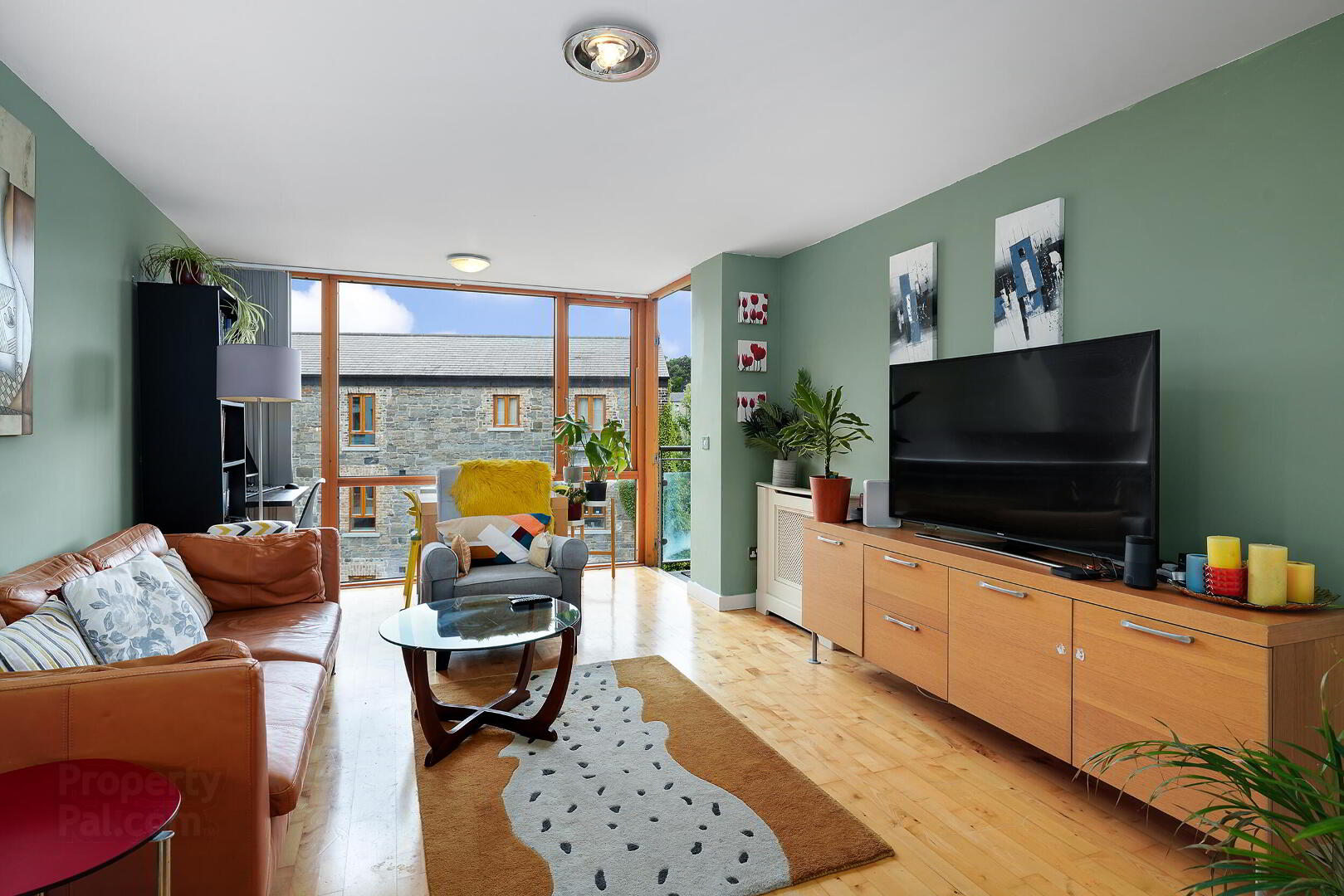 220 Neptune House 4 of 19