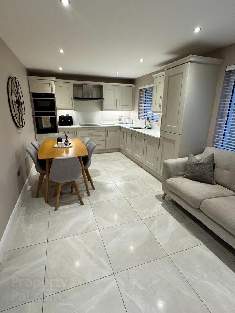 5 Lisieux Court 8 of 17