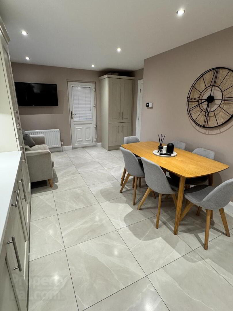 5 Lisieux Court 7 of 17