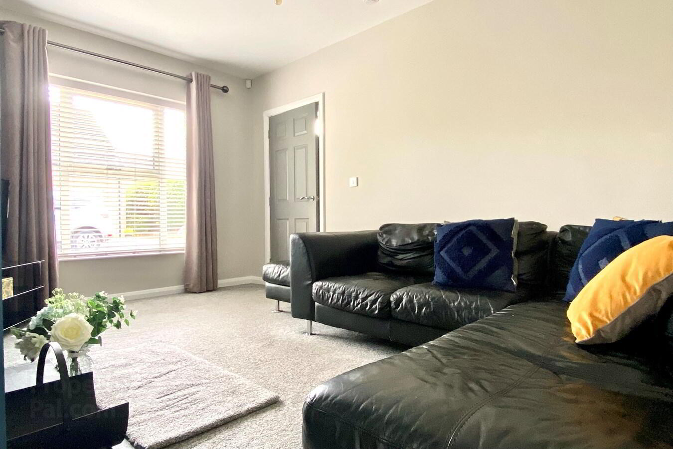 17 Bowens Mews 4 of 14