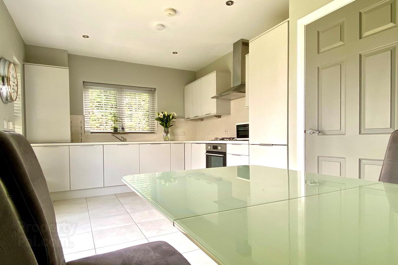17 Bowens Mews 7 of 14