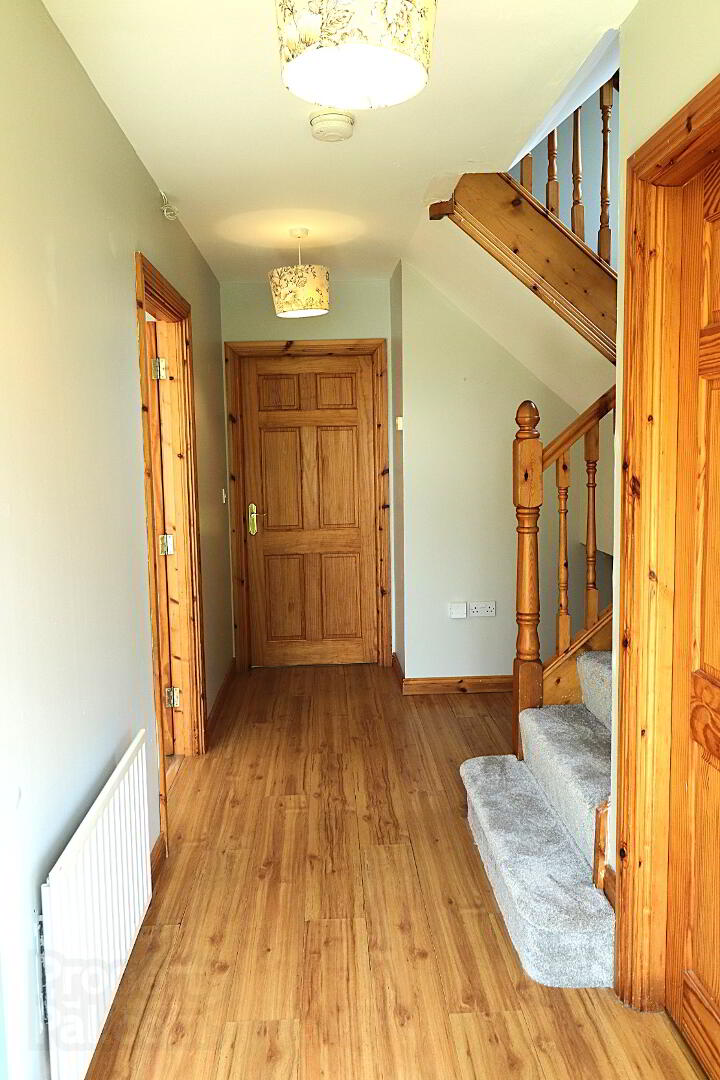 33 Hollyfields 3 of 28