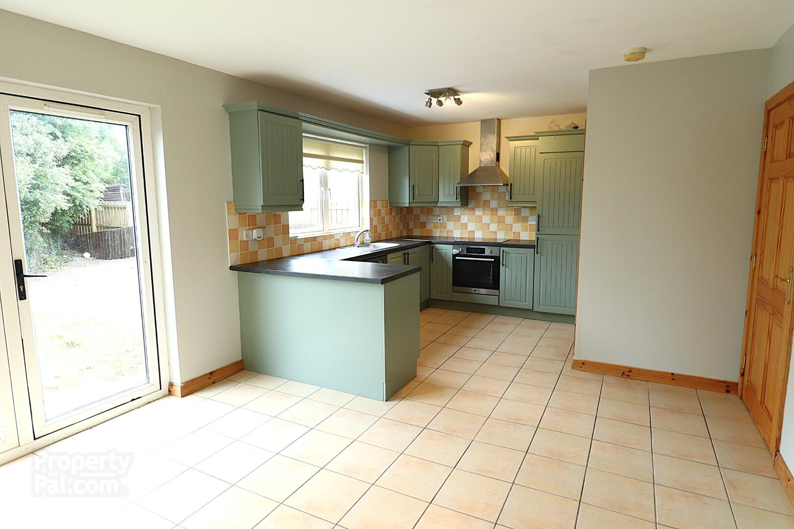 33 Hollyfields 11 of 28