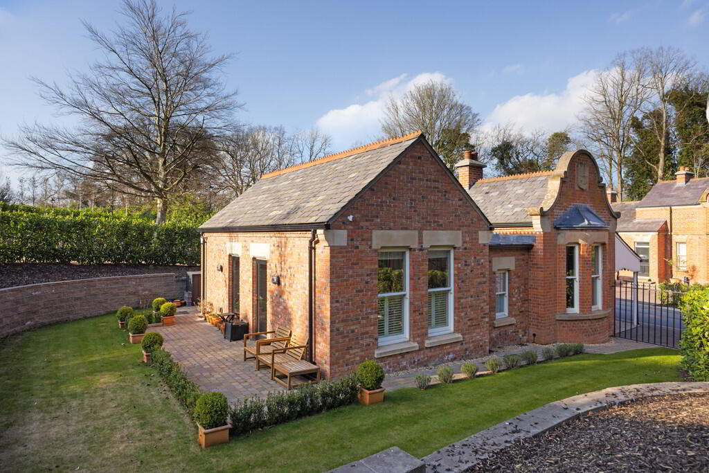 South Gate Lodge, 2 Lady Ishbel Boulevard 1 of 29