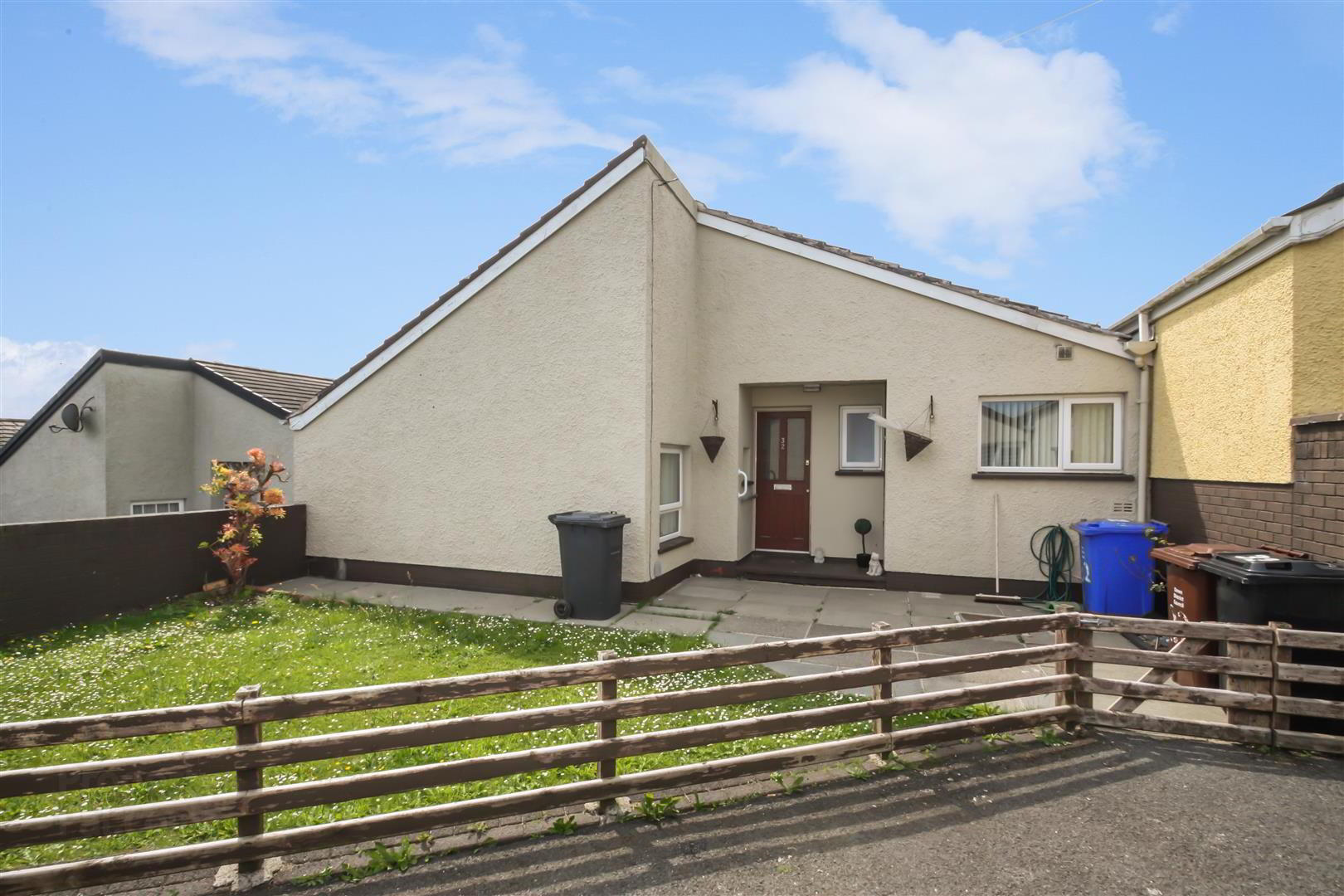 32 Lindisfarne Road 1 of 19