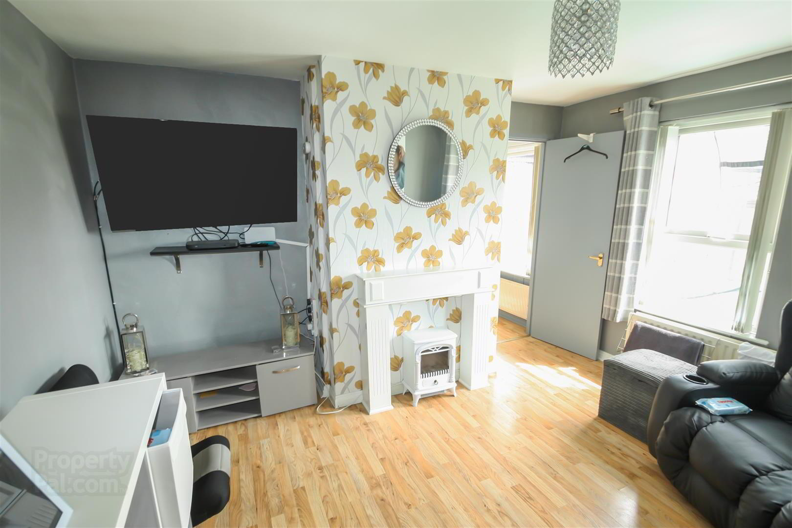 32 Lindisfarne Road 3 of 19