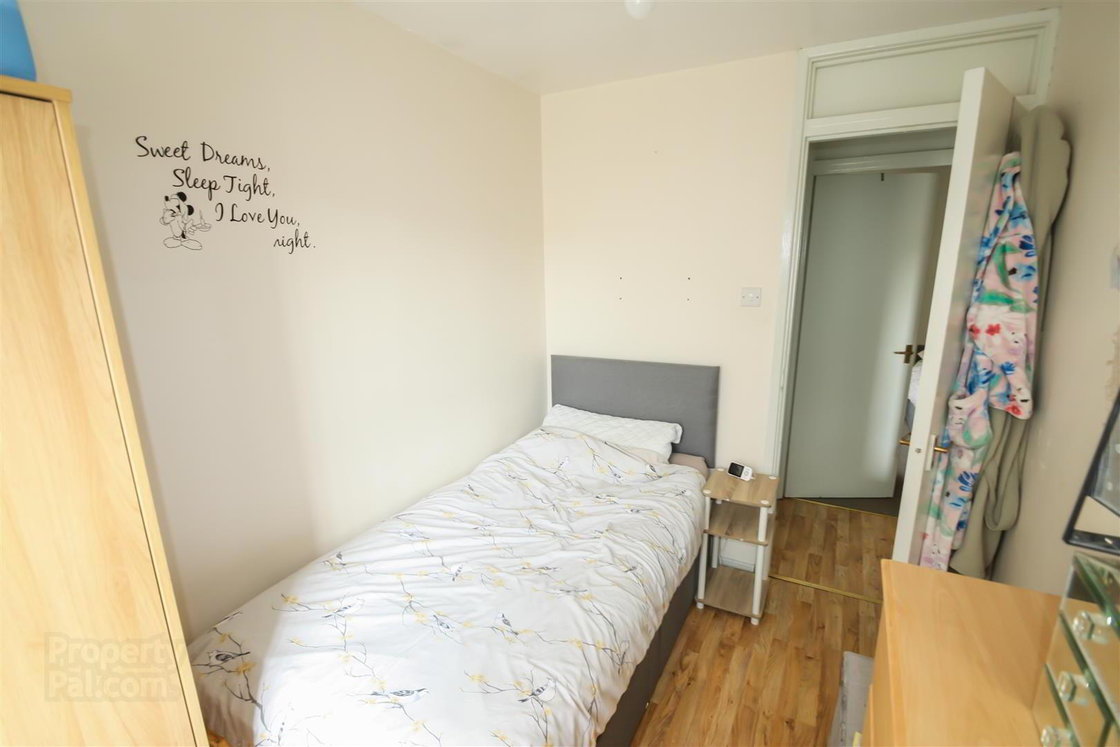 32 Lindisfarne Road 14 of 19