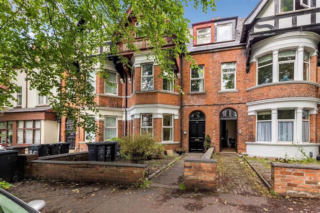 83 Wellington Park 1 of 19