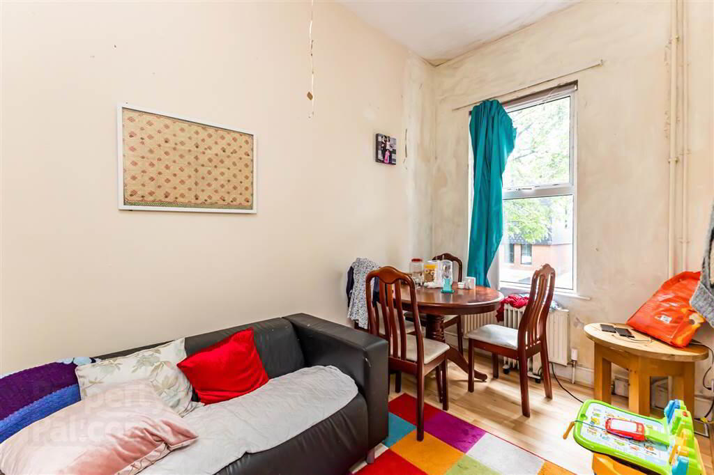 83 Wellington Park 11 of 19