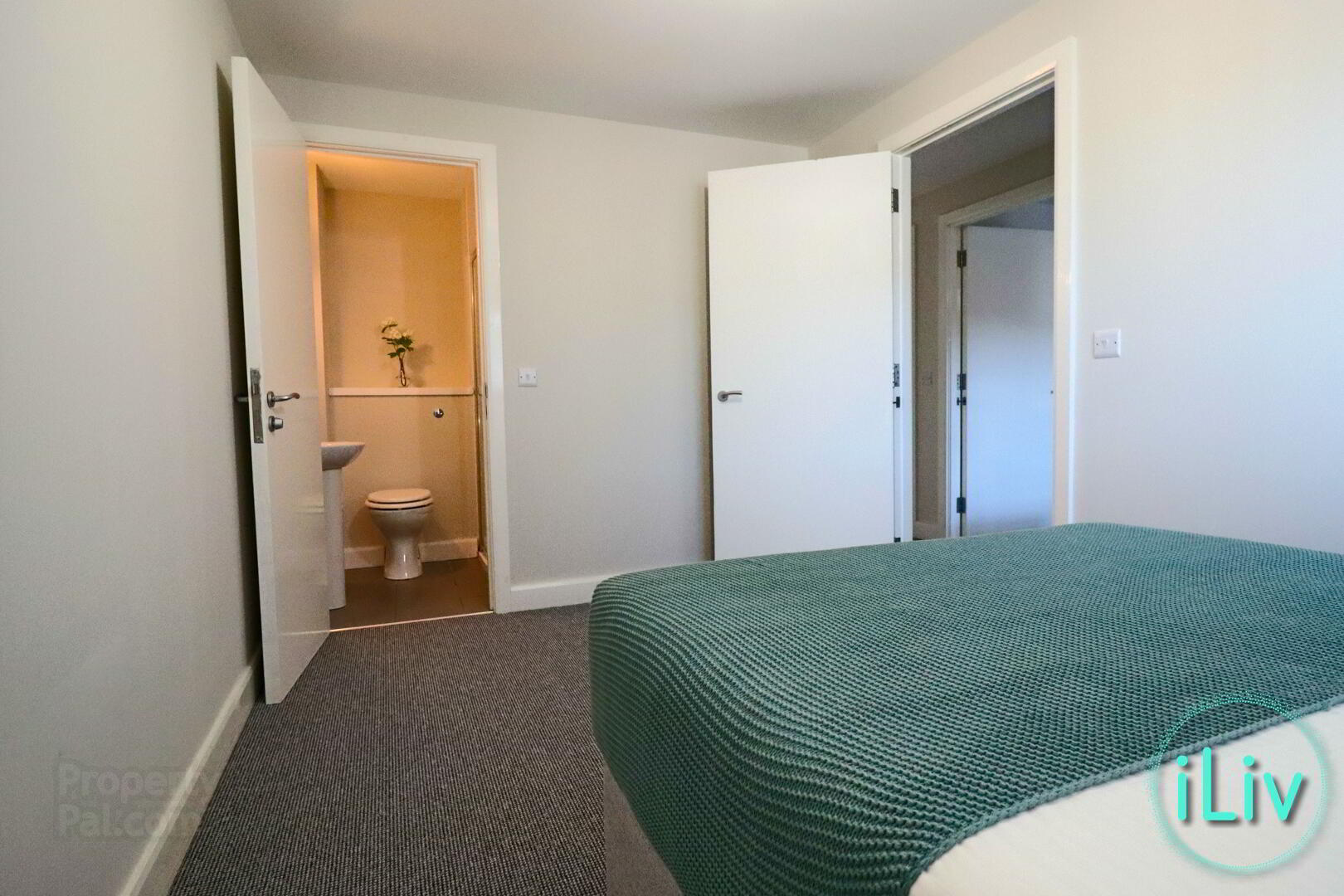 703 College Court Central, 56 King Street 5 of 21