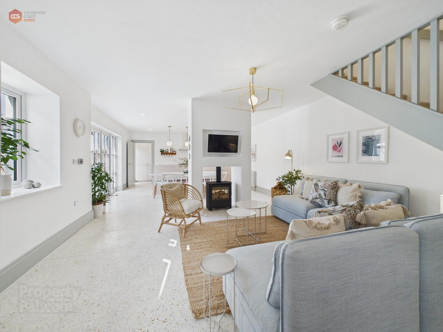 11-15 Eglinton Lane 7 of 43