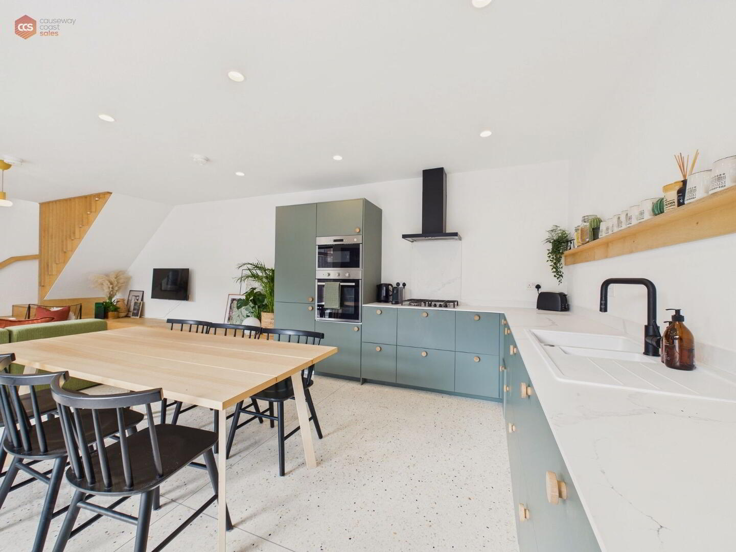 11-15 Eglinton Lane 24 of 43