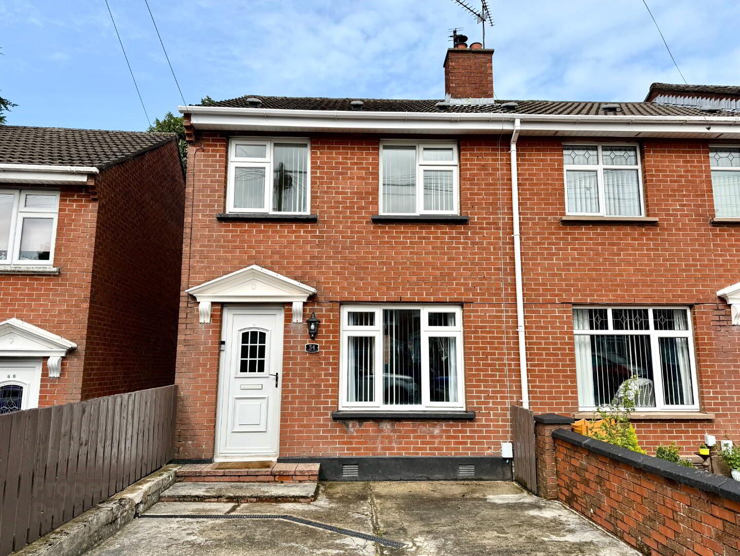 54 Kingsmere Gardens 1 of 26