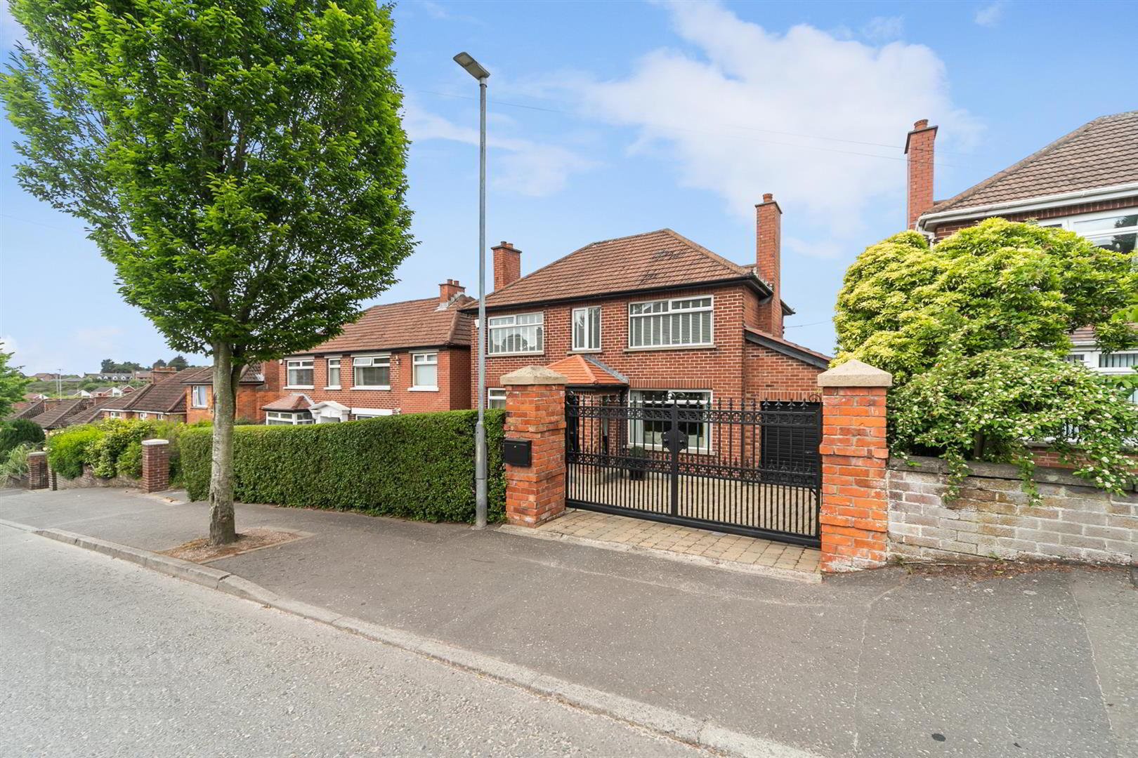 15 Lenaghan Park 1 of 42