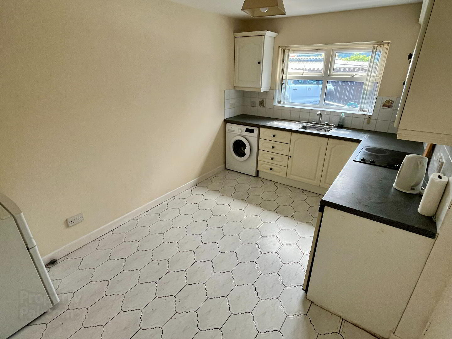 11 Avenue Road 10 of 17