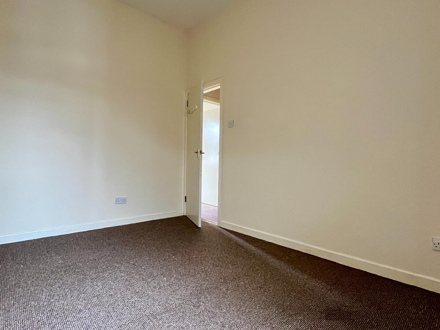 11 Avenue Road 16 of 17