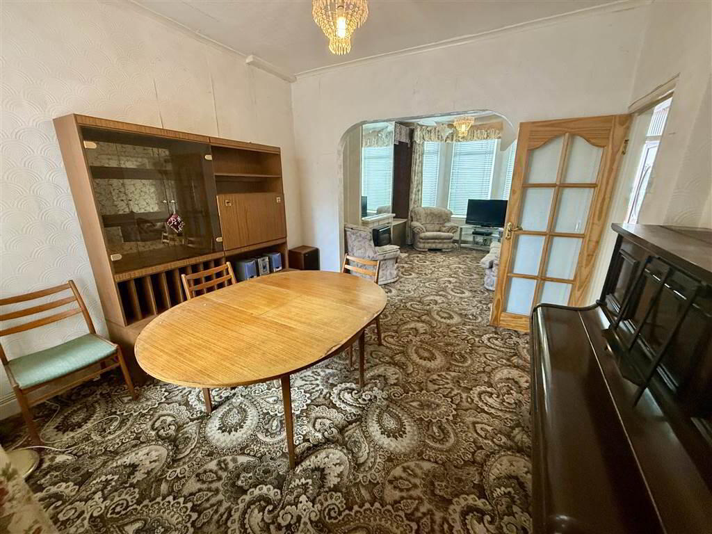 164 Ravenhill Avenue 4 of 13