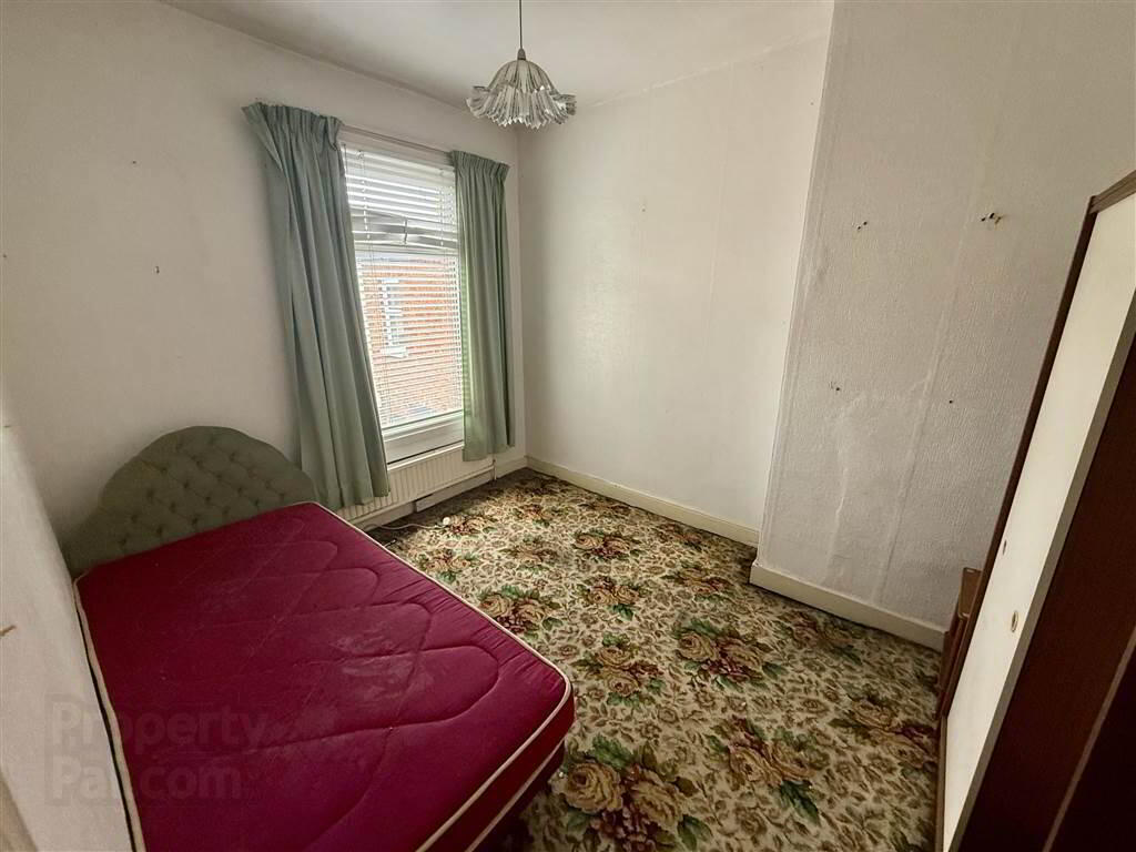 164 Ravenhill Avenue 8 of 13