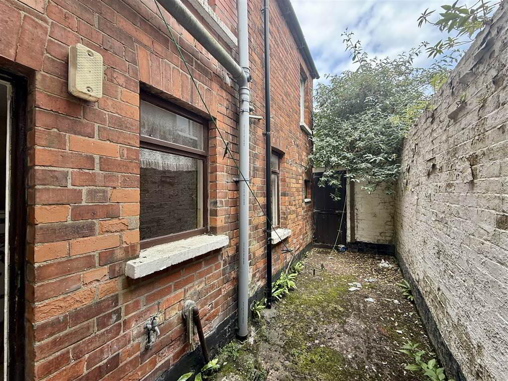 164 Ravenhill Avenue 12 of 13
