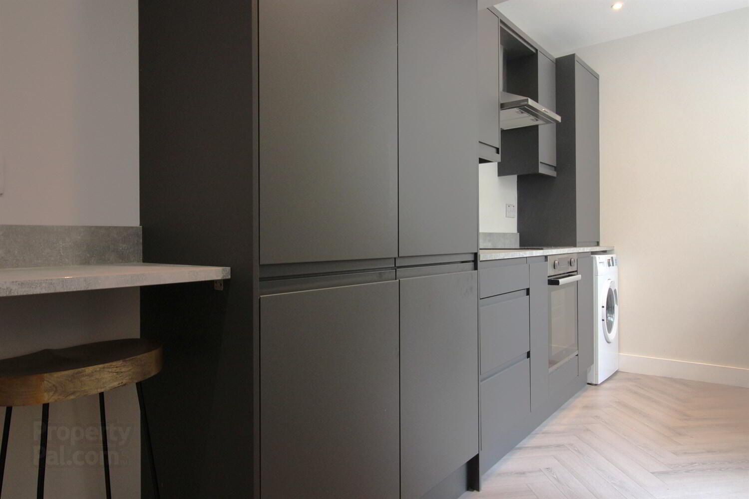 SHORT TERM LET, 4 Windsor Drive 4 of 9