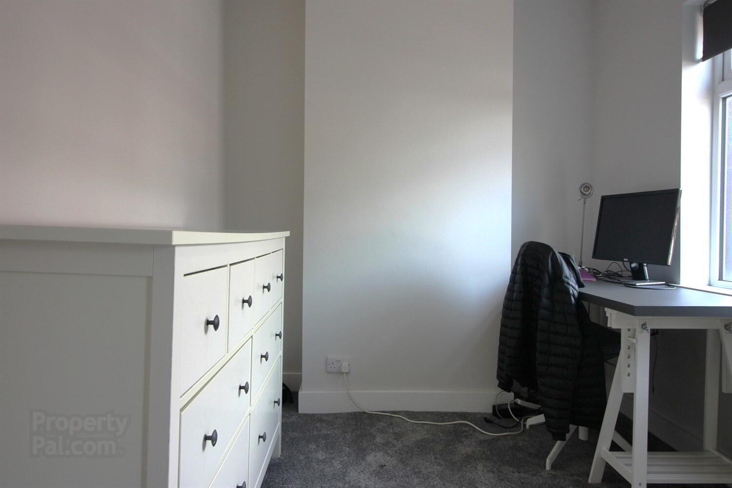 SHORT TERM LET, 4 Windsor Drive 7 of 9