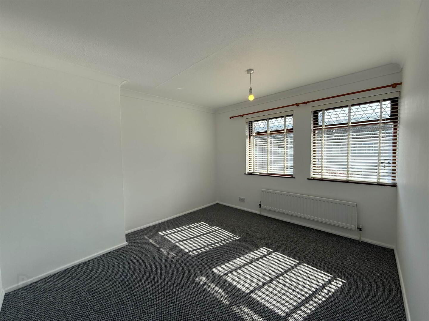 14 Hillview Gardens 11 of 16