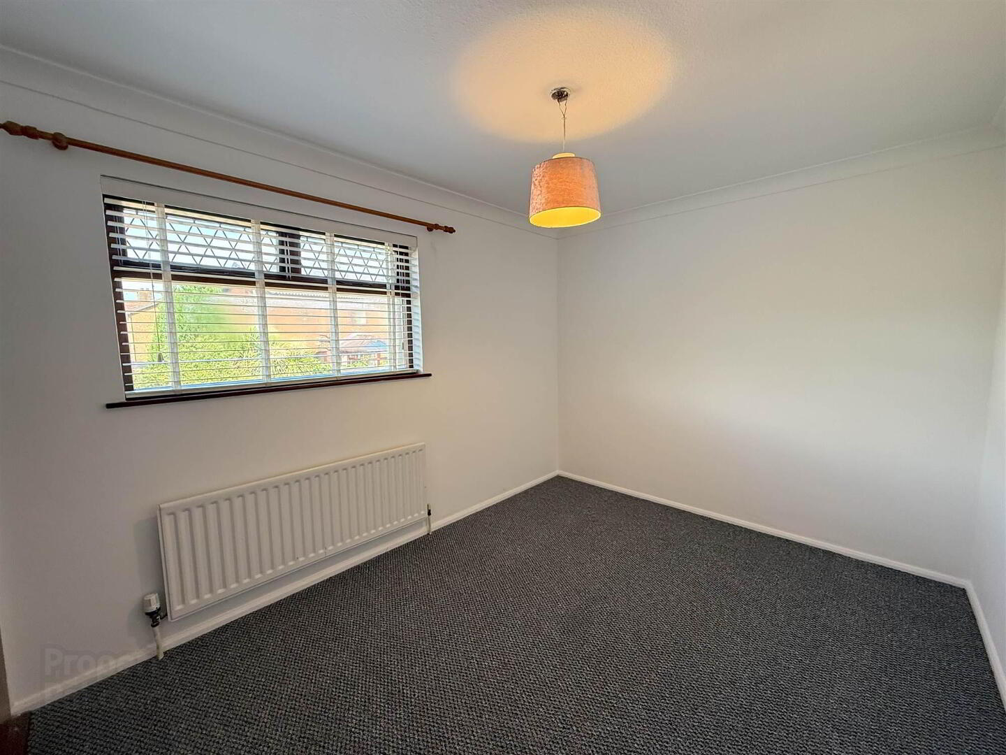 14 Hillview Gardens 12 of 16