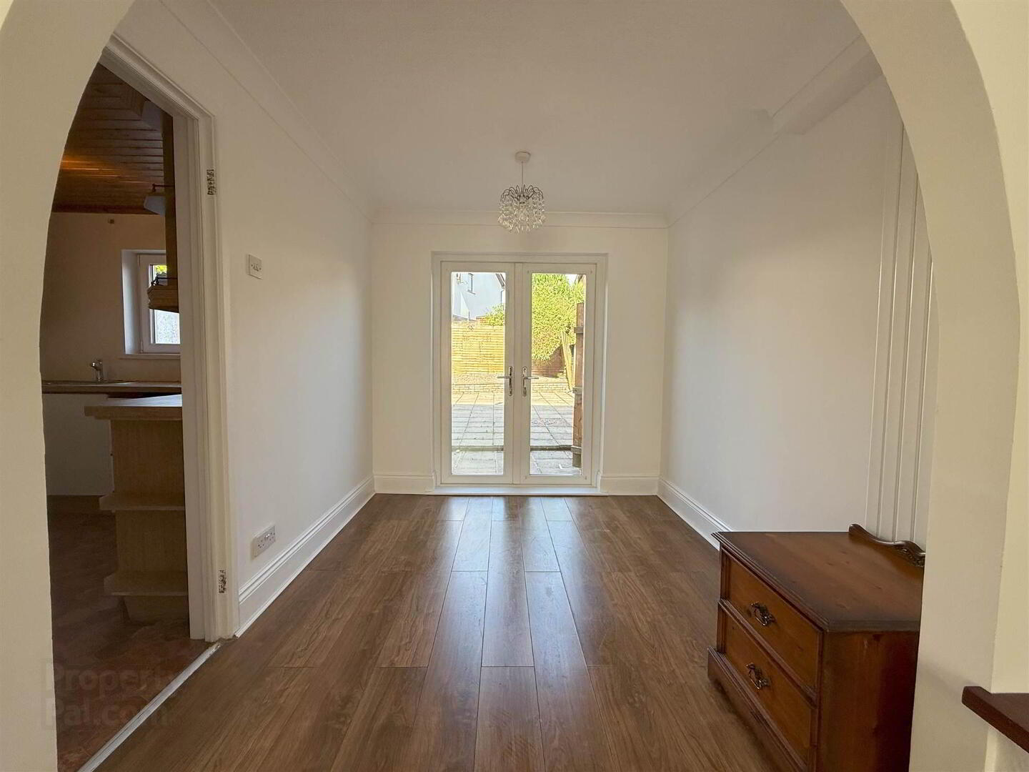 14 Hillview Gardens 6 of 16