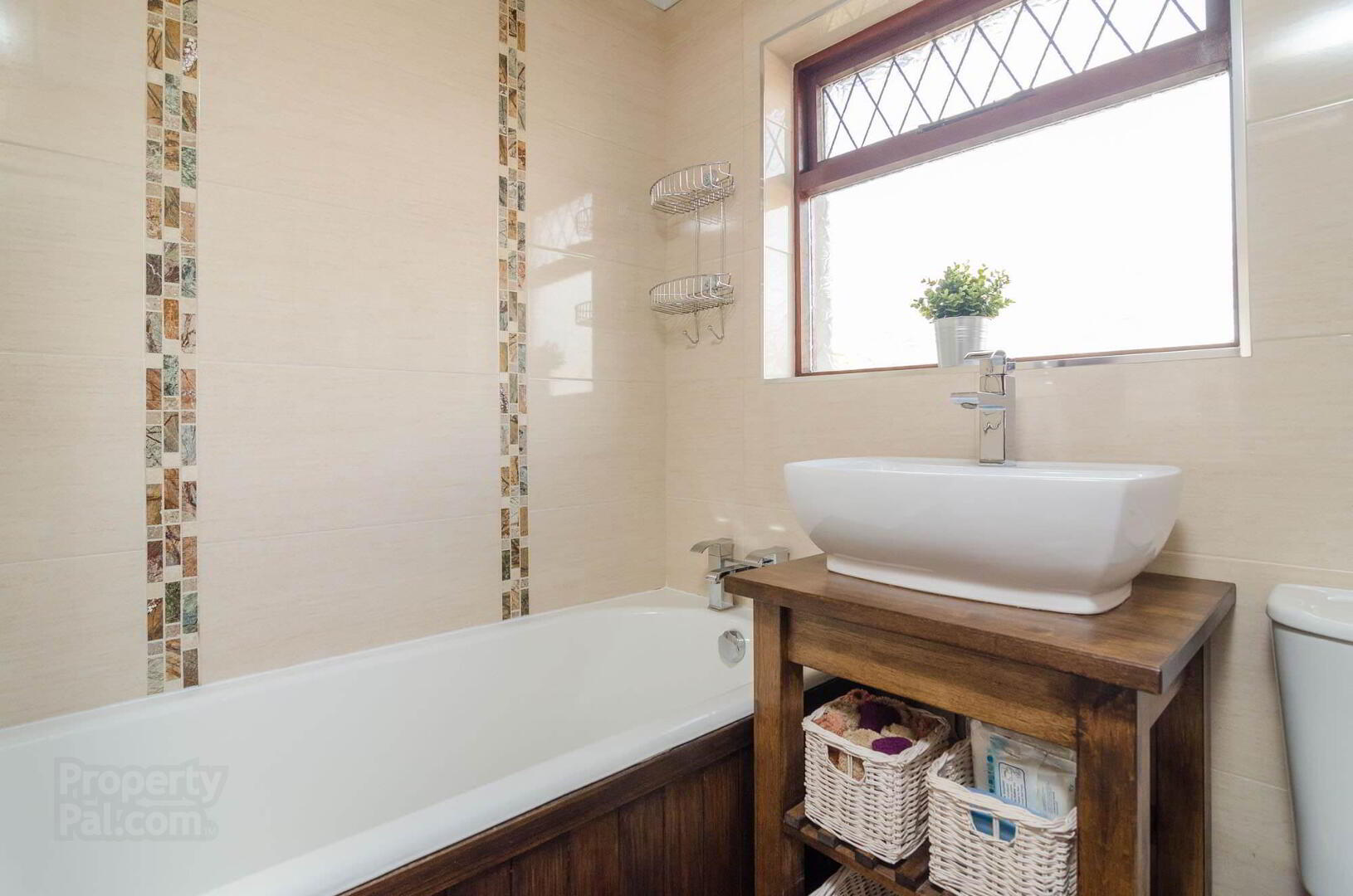 14 Hillview Gardens 14 of 16
