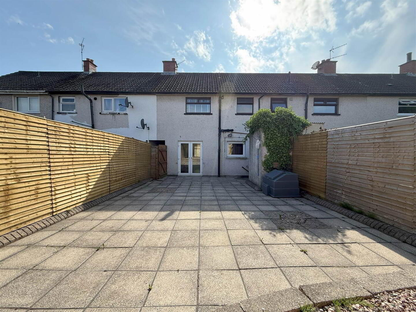 14 Hillview Gardens 15 of 16