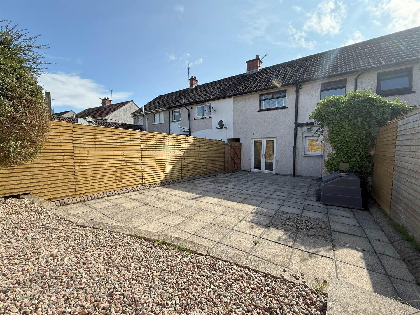 14 Hillview Gardens 16 of 16