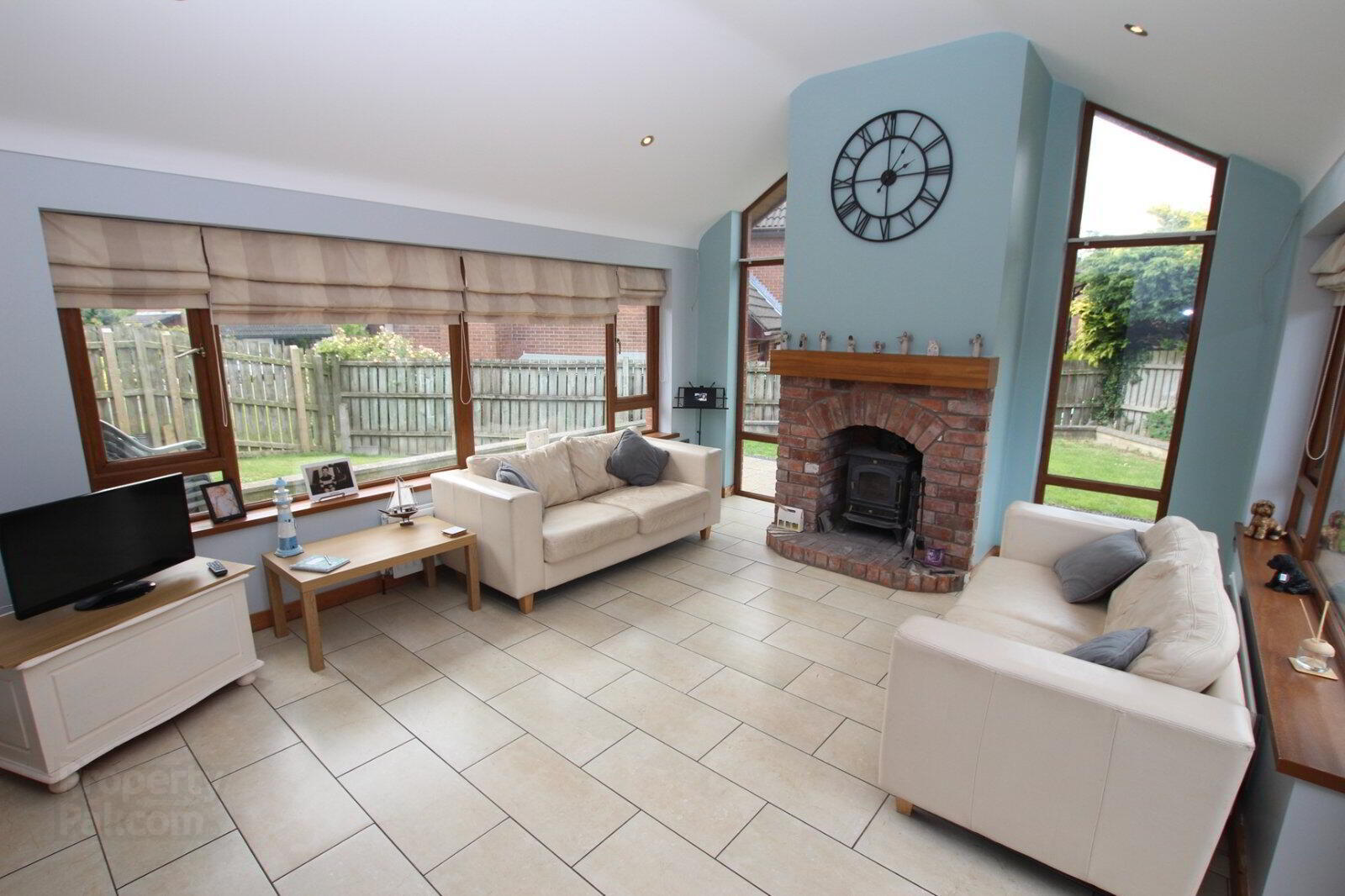 8 Blackthorn Road 12 of 24