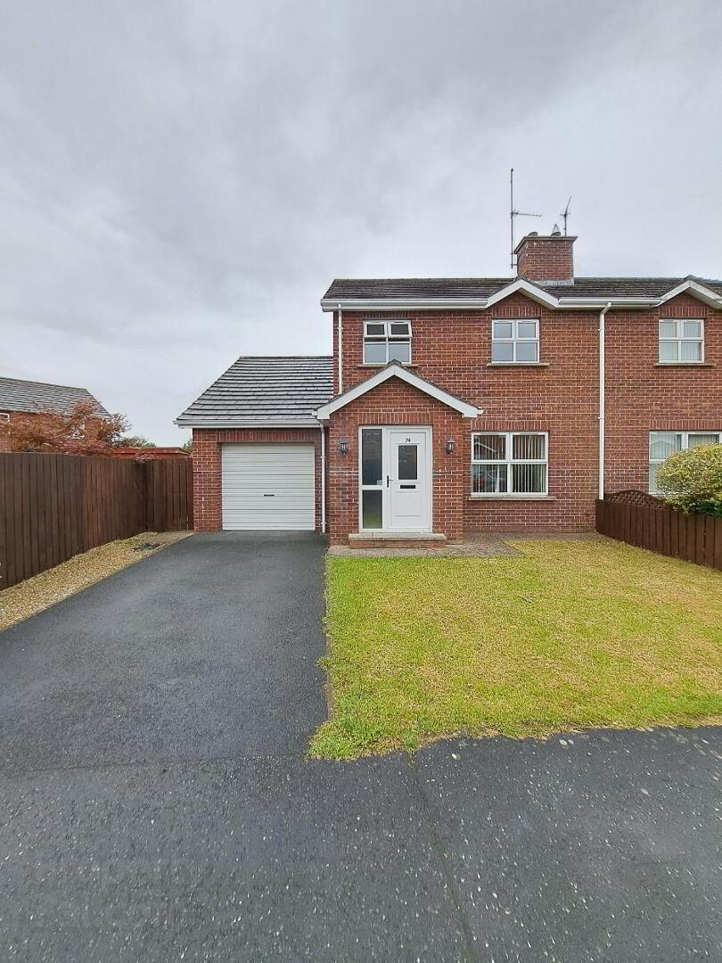 74 Larkfield Meadows 1 of 27