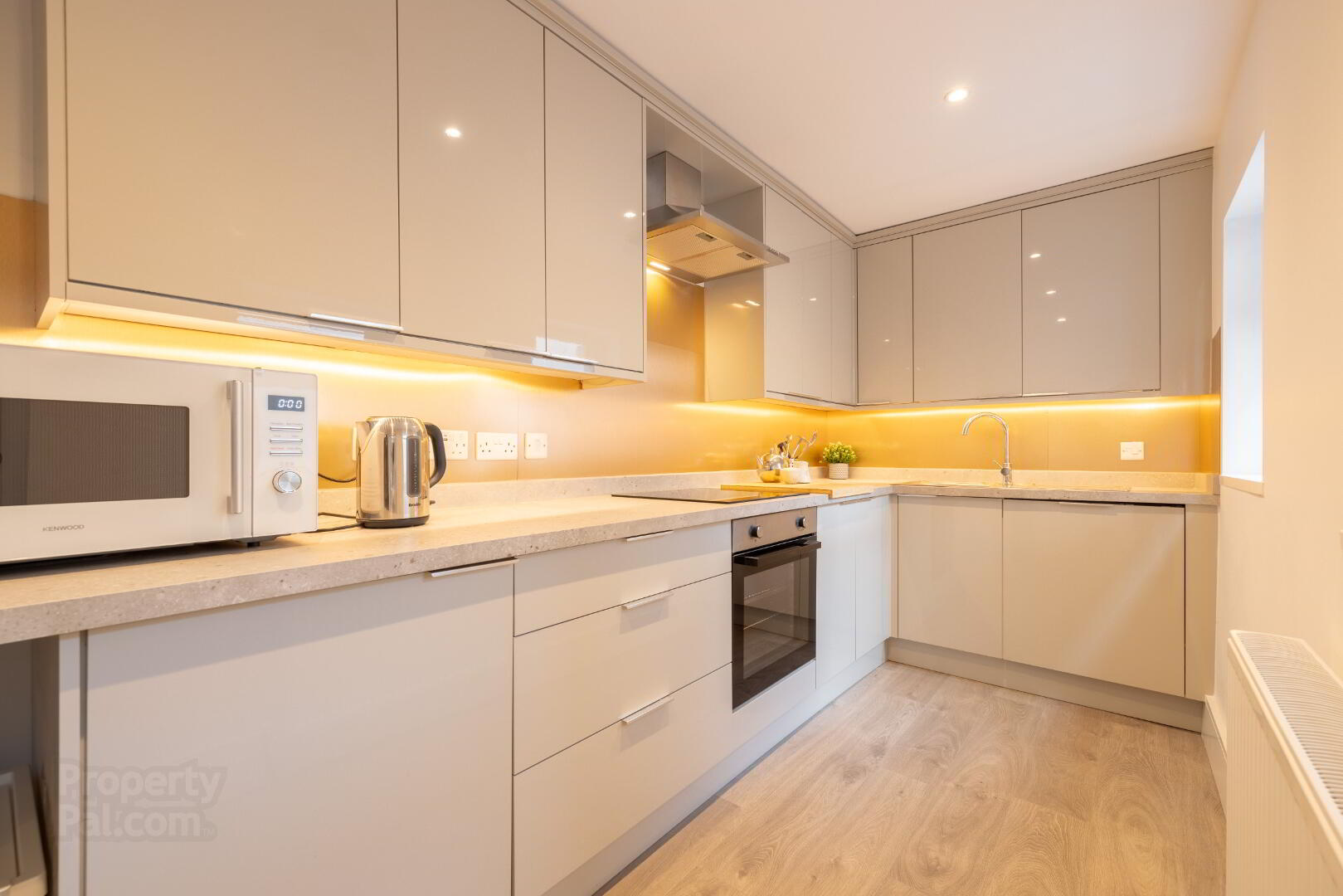 Woodcot Avenue 6 of 17