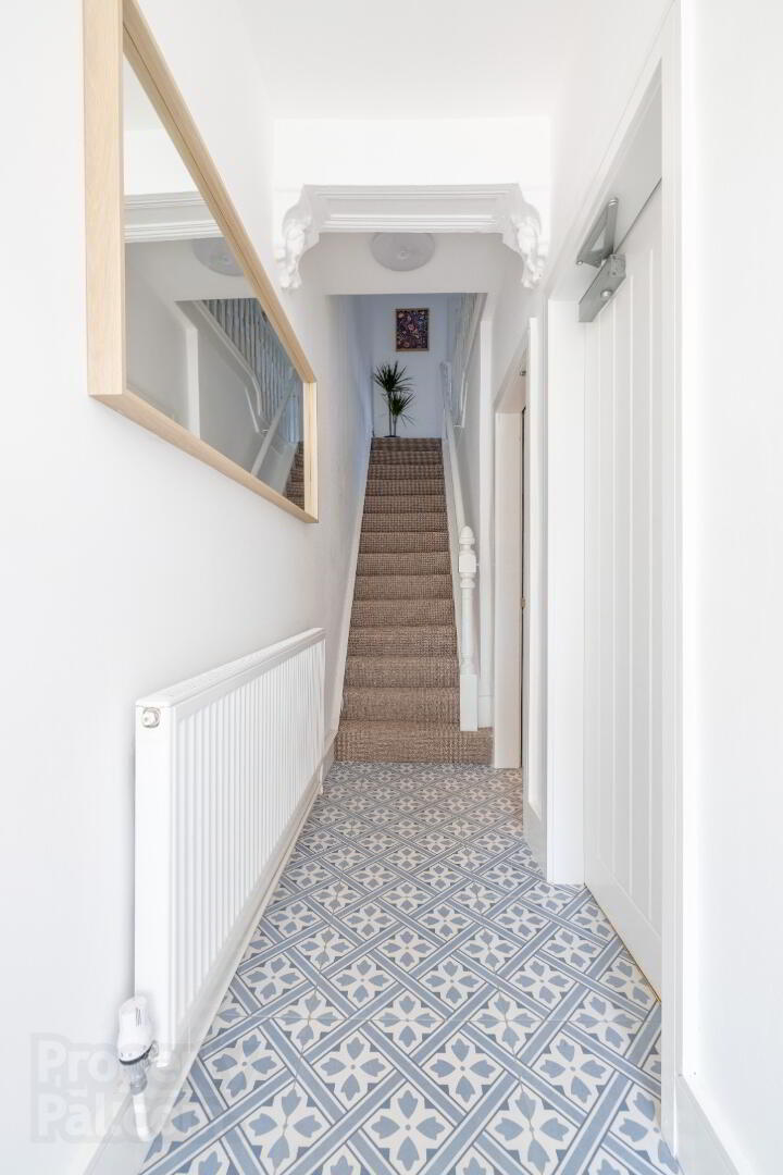 Woodcot Avenue 8 of 17