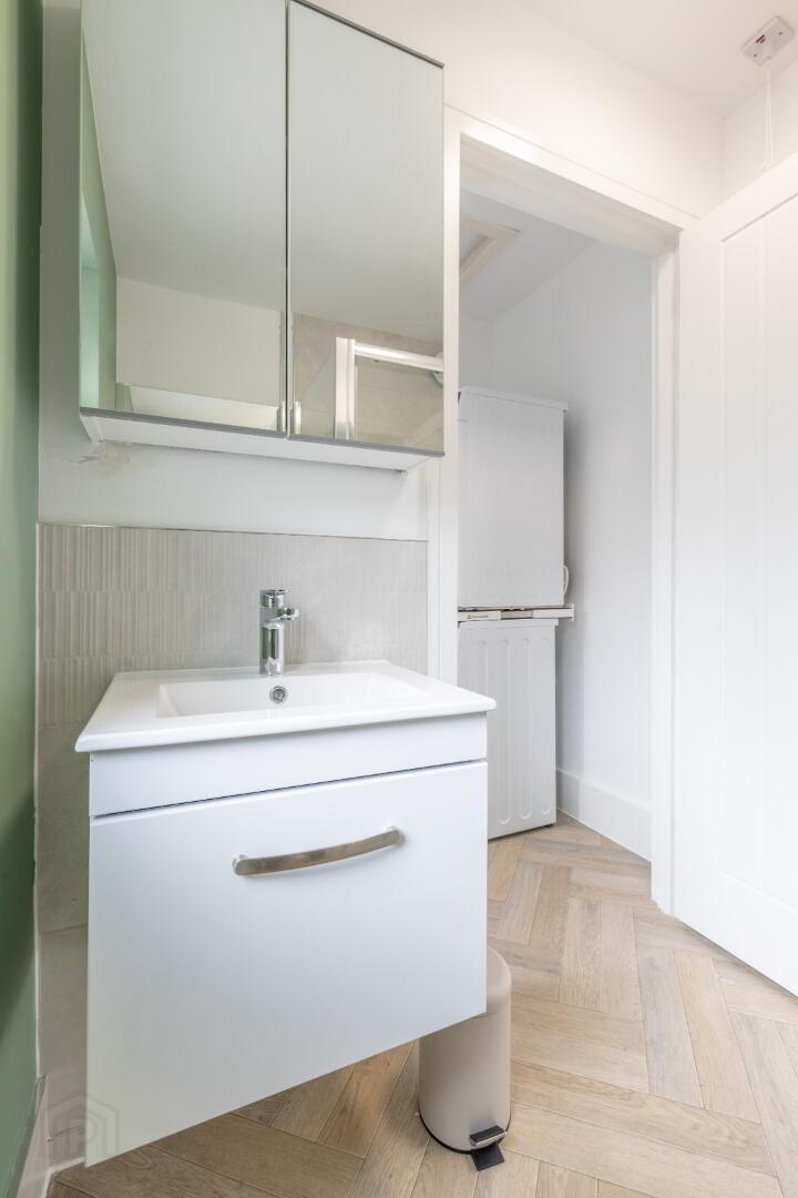 Woodcot Avenue 14 of 19