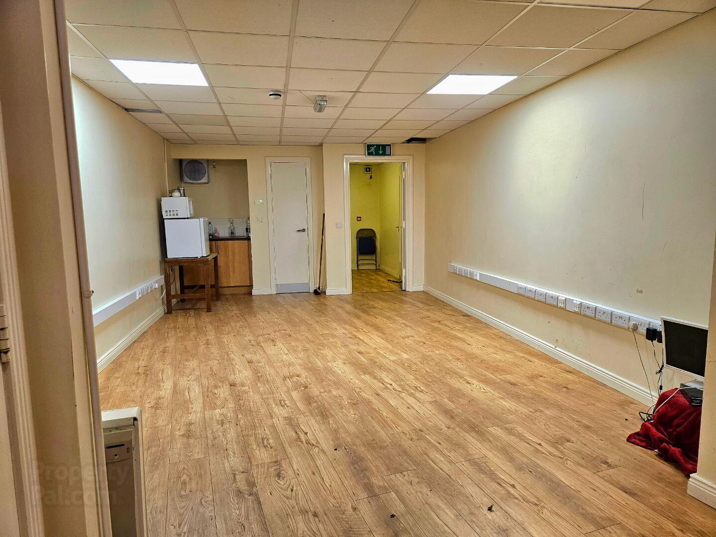 Ground Floor, 36 Kenlis Street 4 of 5