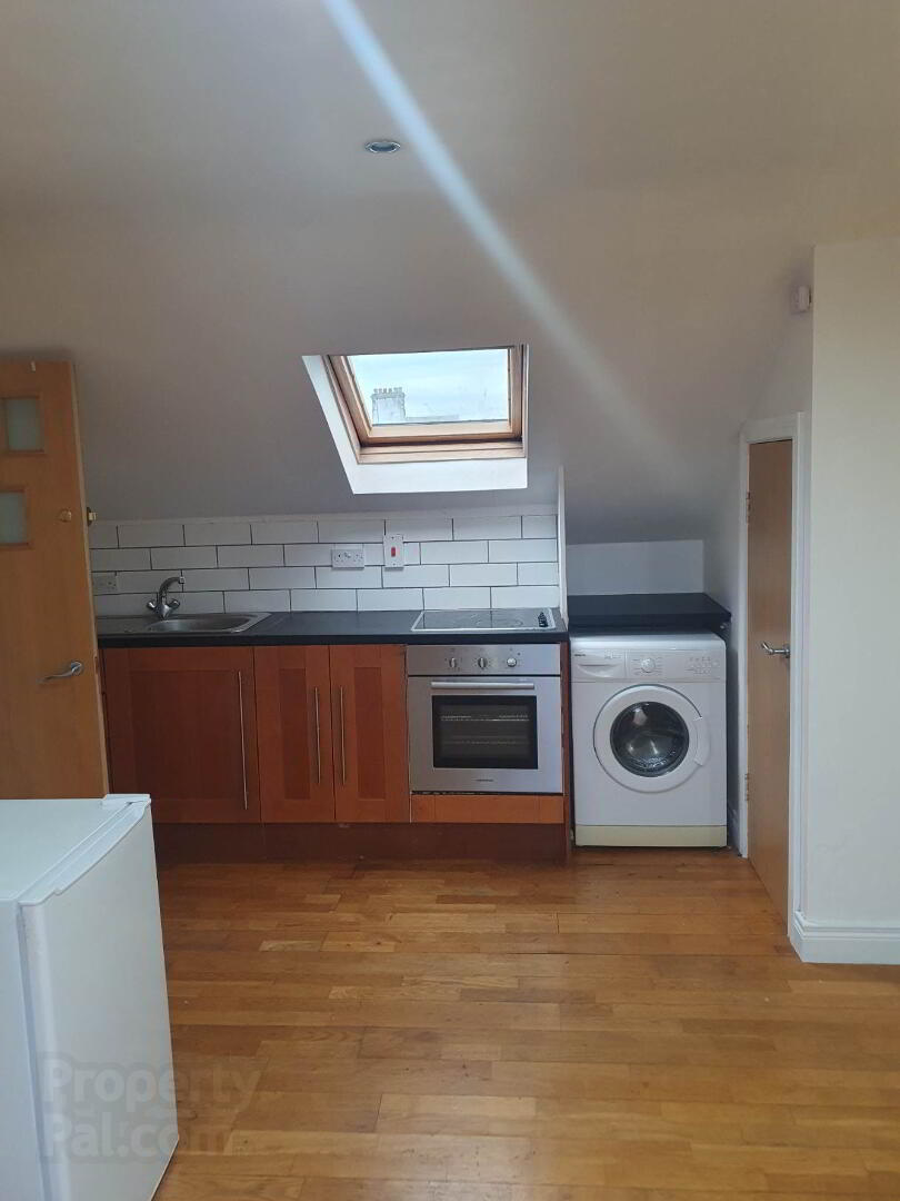 Apt 5  37 -39 North Street 3 of 8
