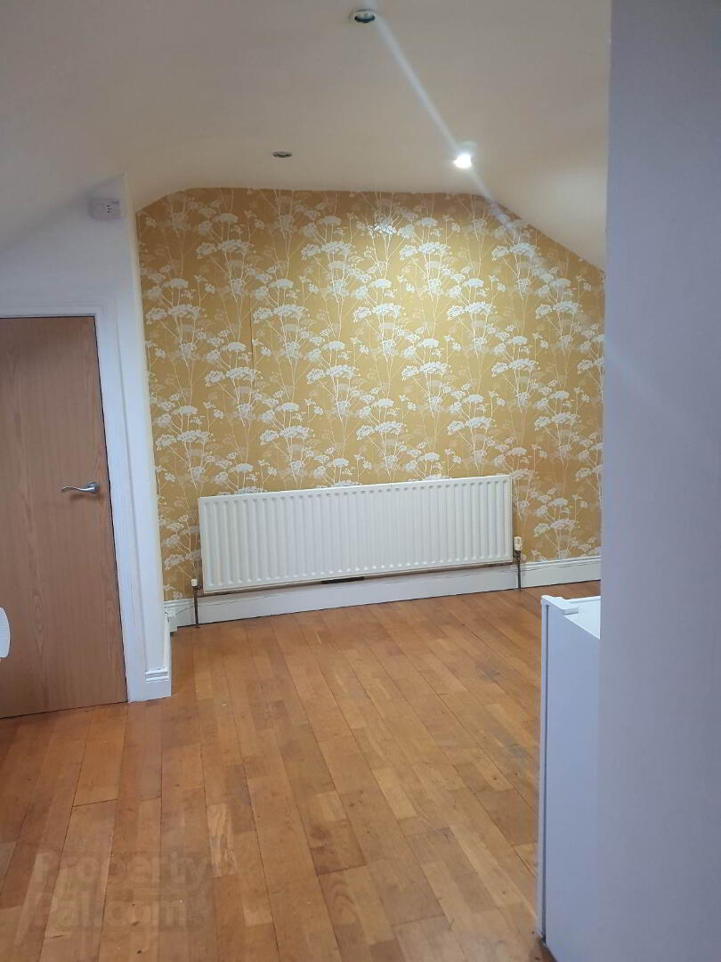Apt 5  37 -39 North Street 4 of 8