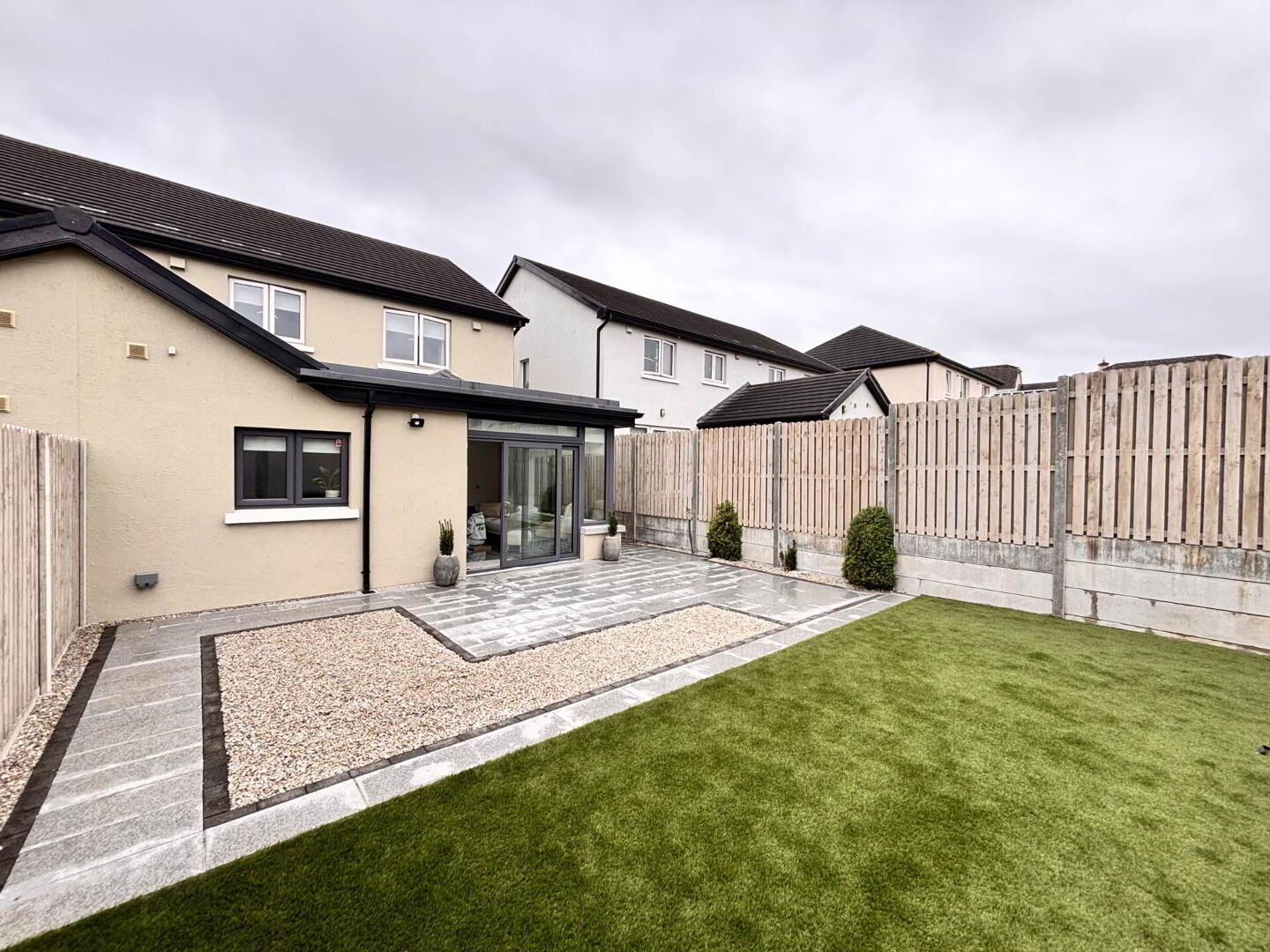 2 Oak Close 10 of 16