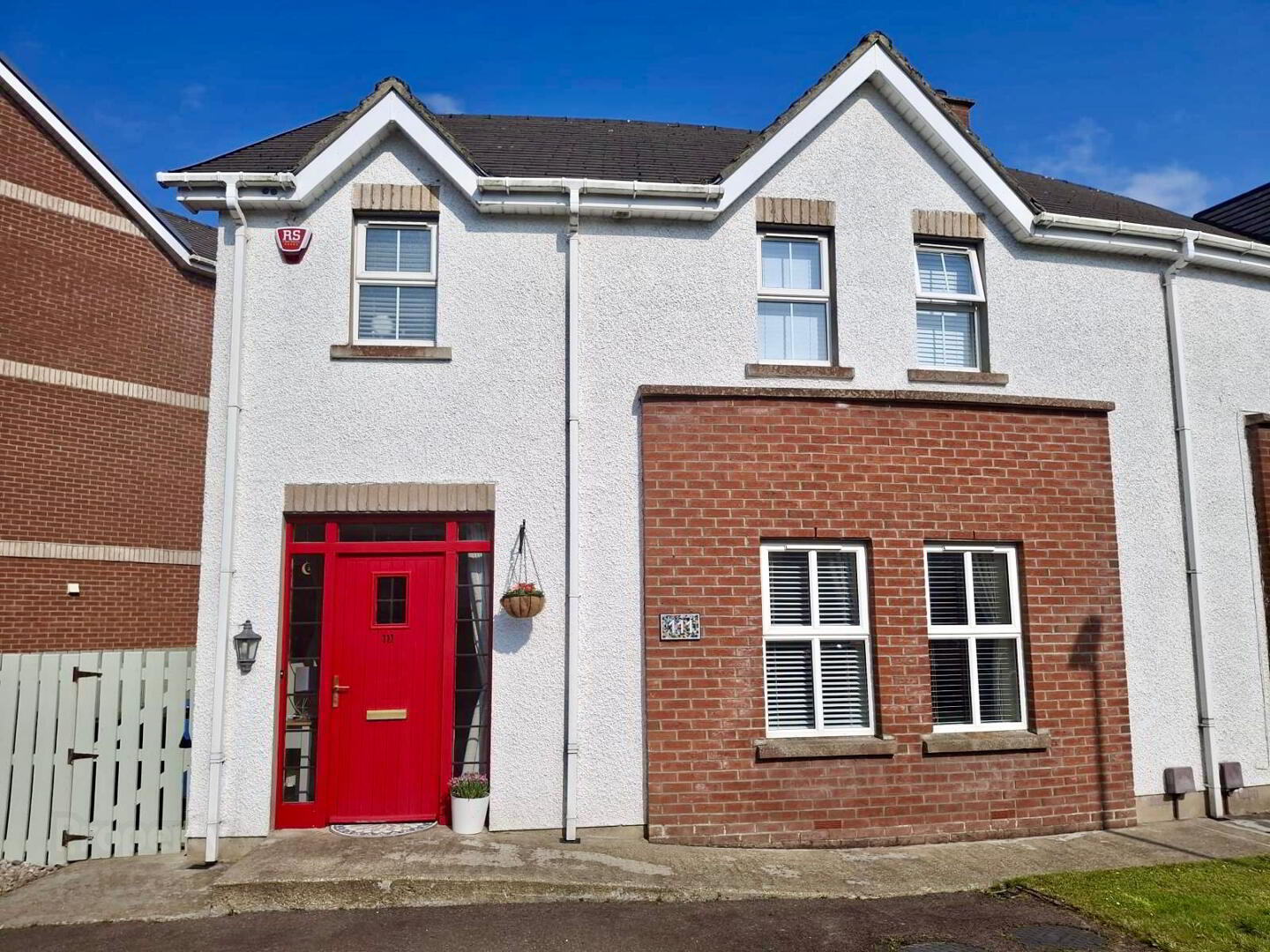 111 Waterfoot Park 1 of 33