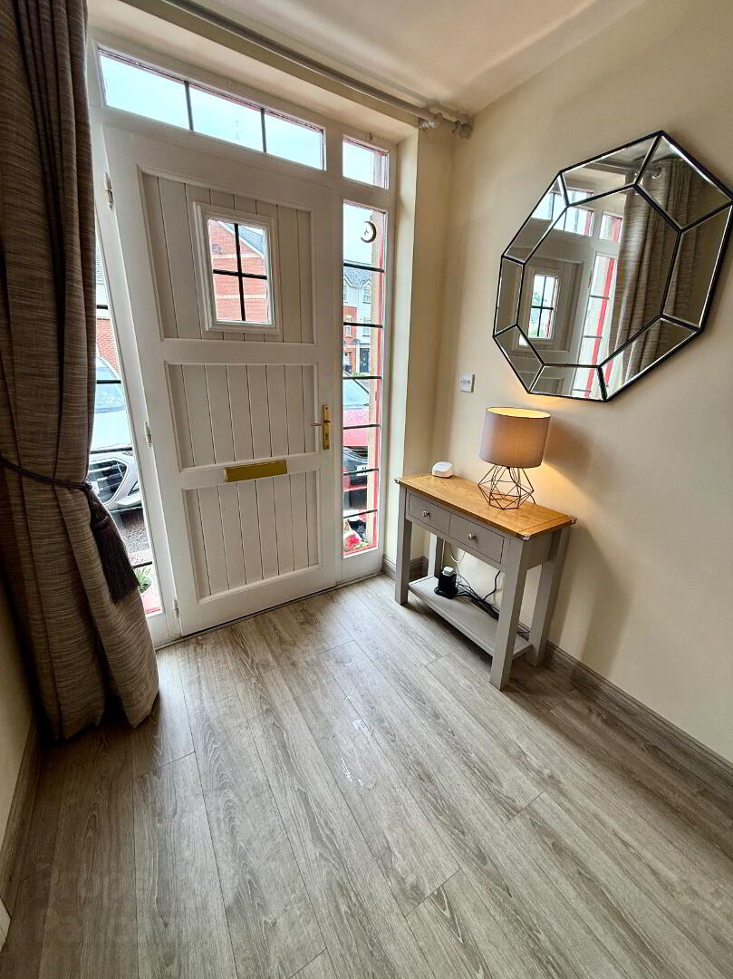 111 Waterfoot Park 6 of 33