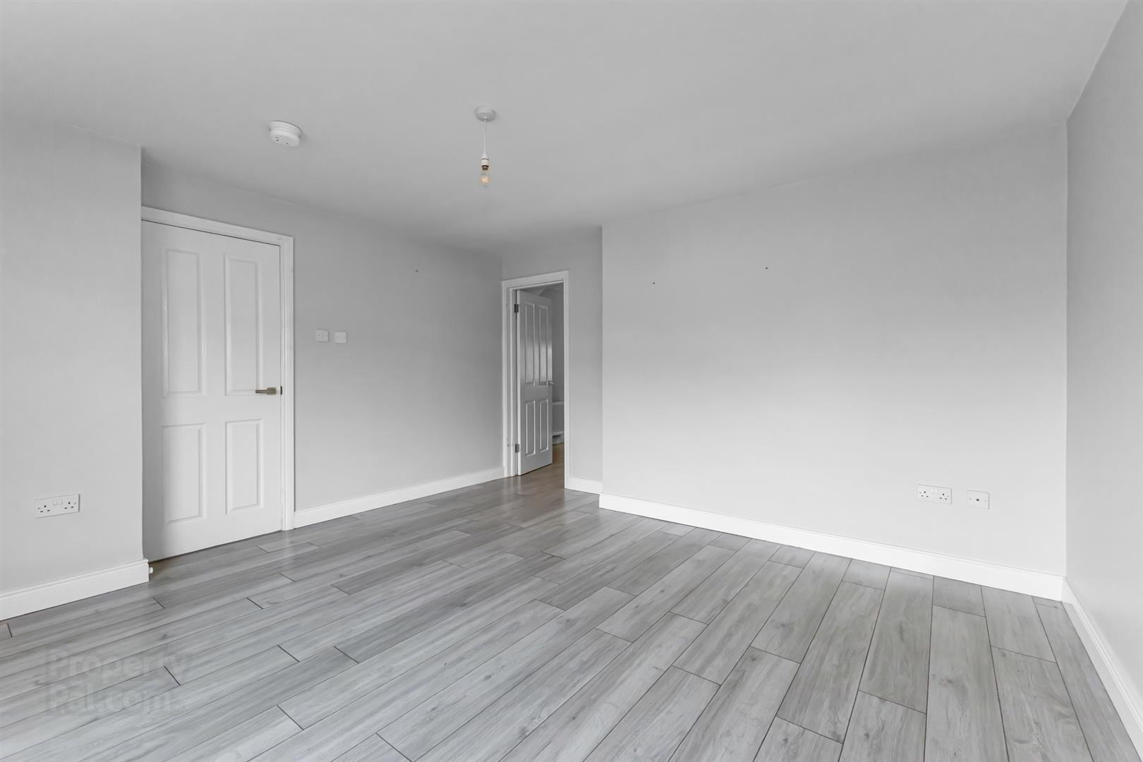 10 Woodside Gardens 3 of 14