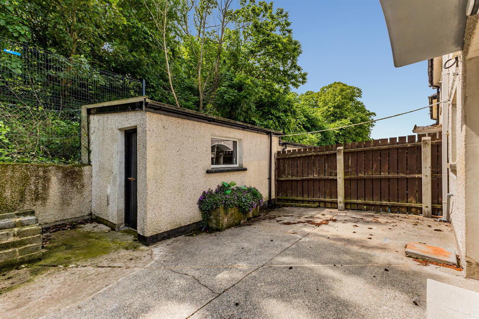 10 Woodside Gardens 14 of 14