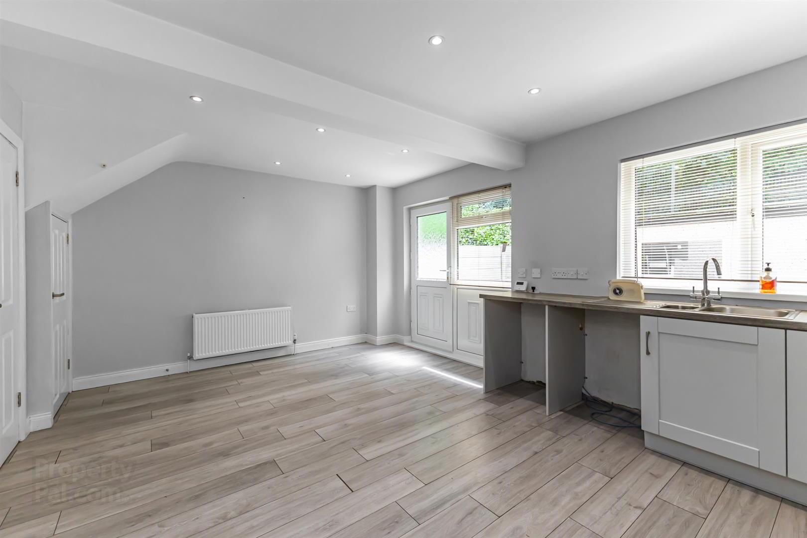 10 Woodside Gardens 6 of 14