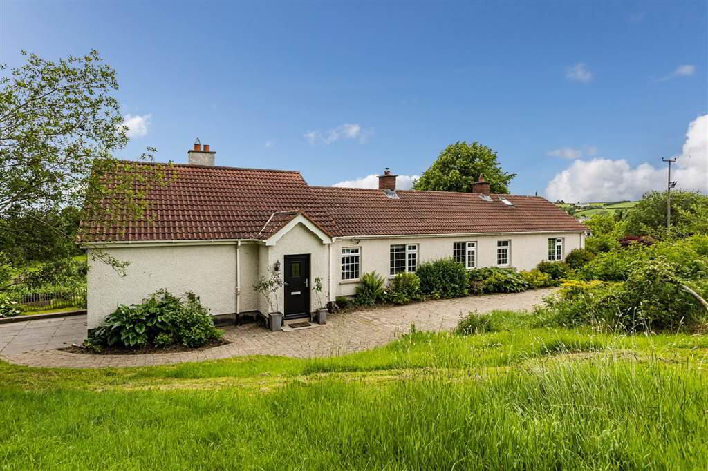 6 Drumaknockan Road 2 of 29
