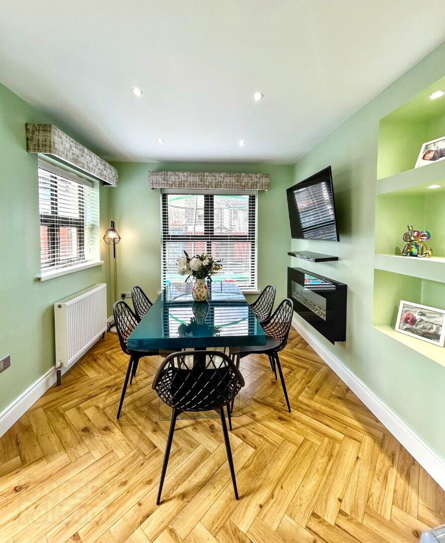 98 Thornhill Park 3 of 12